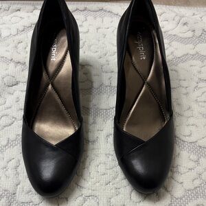 Easy Spirit Women's Classic Black Heels